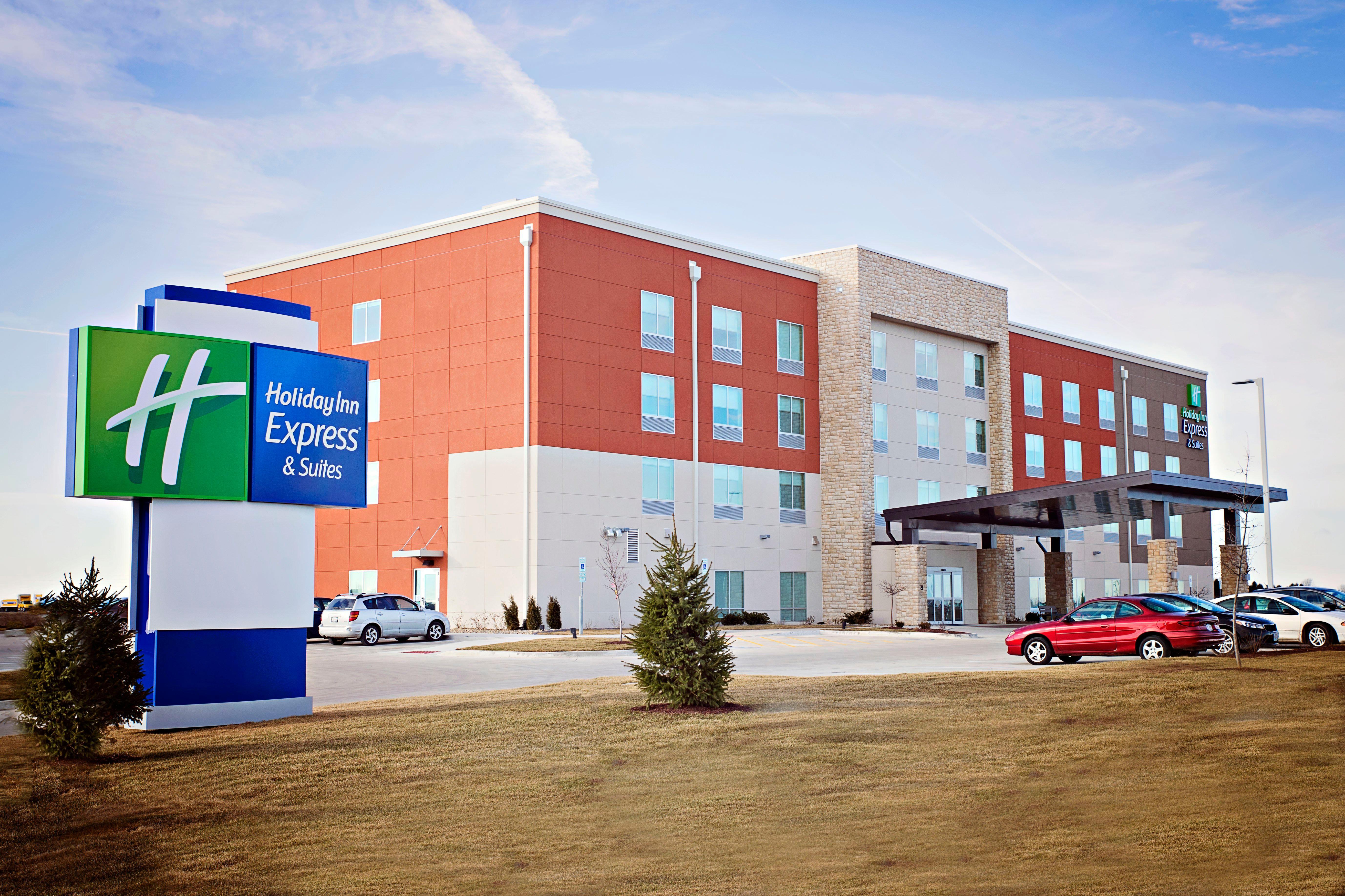 Holiday Inn Express & Suites - Rantoul By Ihg Exterior foto