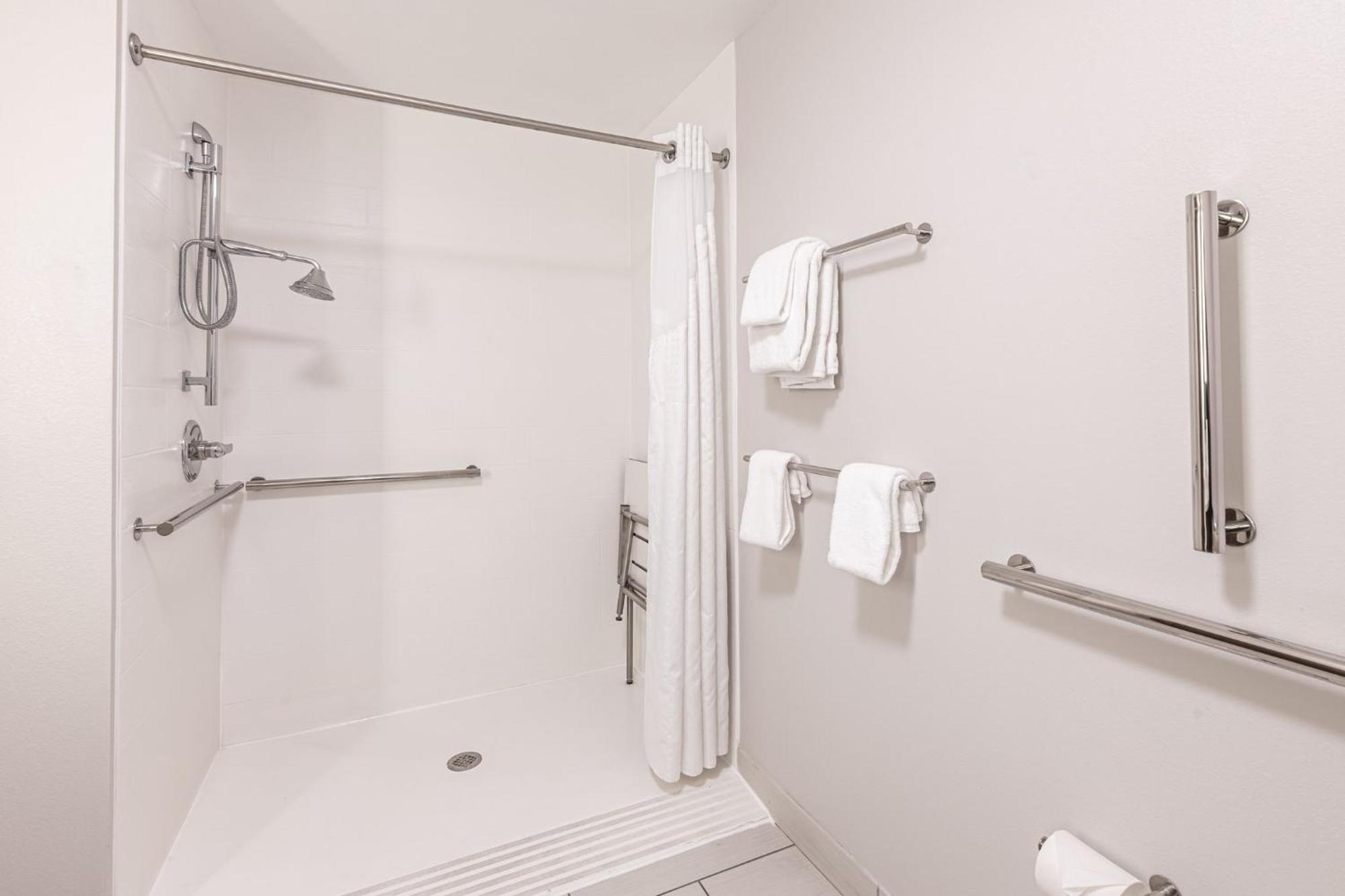 Holiday Inn Express & Suites - Rantoul By Ihg Exterior foto